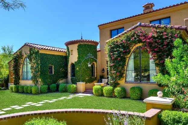 Desert Oasis Backyard